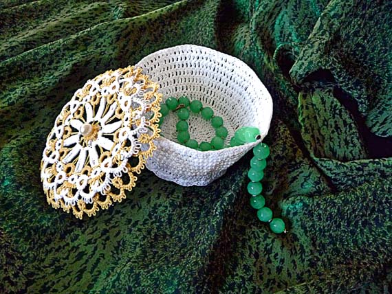 Virtual cloud. White crochet box with white and yellow lid in tatting technique.