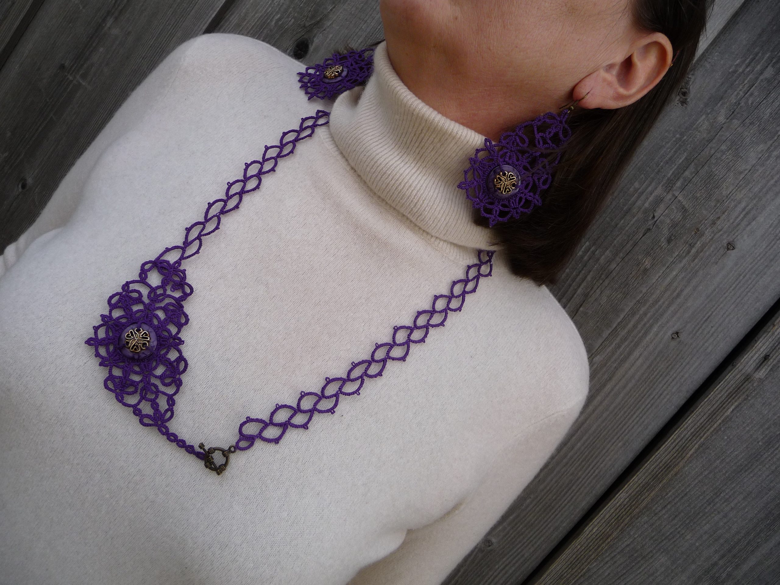 How to Use Vintage Buttons in Lace